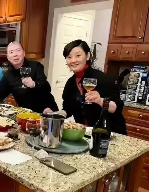 白小姐管家婆四肖八码和冯小刚养女高中毕业与冯小刚收养的女儿
